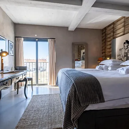 Surfers Lodge Peniche-3